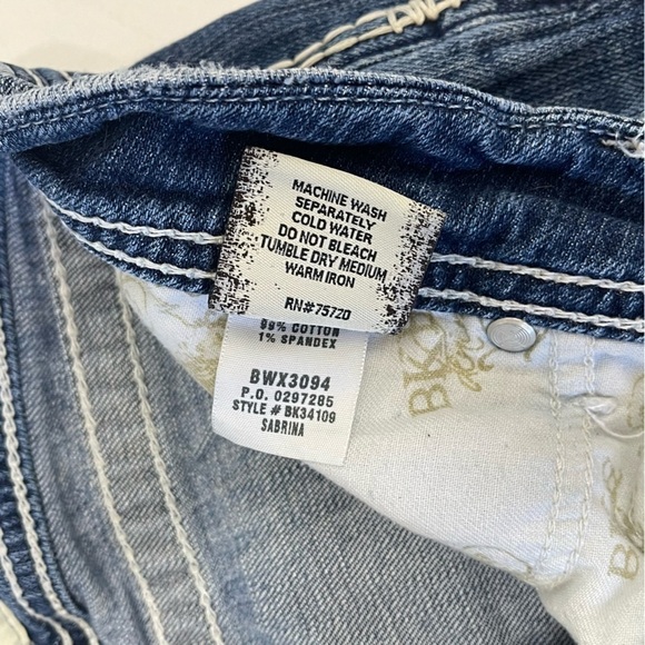 BKE Denim Sabrina Cropped Distressed Patched Jeans Size 30 - Picture 7 of 9